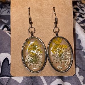 Oval real flower resin earring